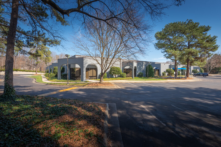 5265-5293 Capital Blvd, Raleigh, NC à louer - Photo du bâtiment - Image 1 de 4