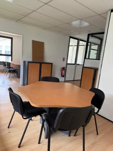 Bureau dans Limas à louer - Photo intérieure - Image 1 de 5