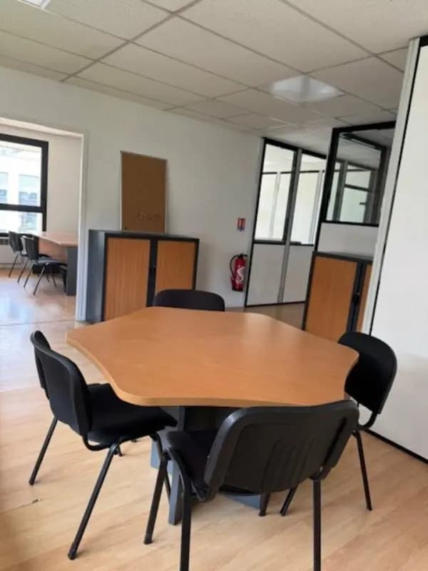 Bureau dans Limas à louer Photo intérieure- Image 1 de 6