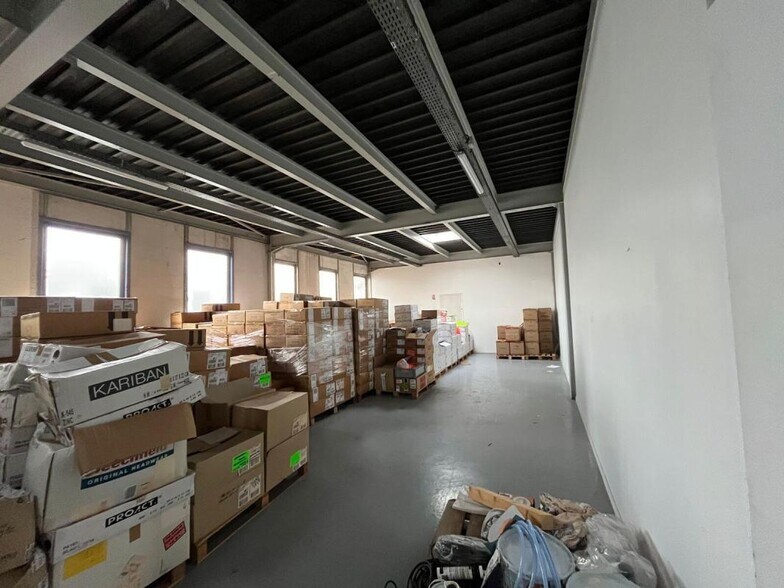 Local d'activités dans Les Loges-en-Josas à vendre - Photo du bâtiment - Image 3 de 8