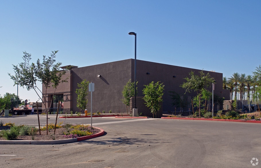 4740 S 48th St, Phoenix, AZ à vendre - Photo du bâtiment - Image 2 de 3