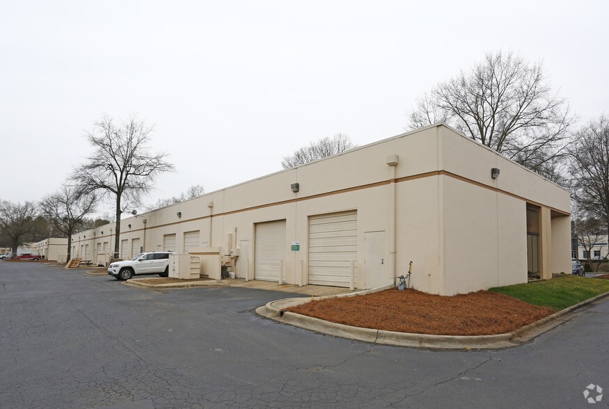 4201 Stuart Andrew Blvd, Charlotte, NC for lease - Building Photo - Image 2 of 5