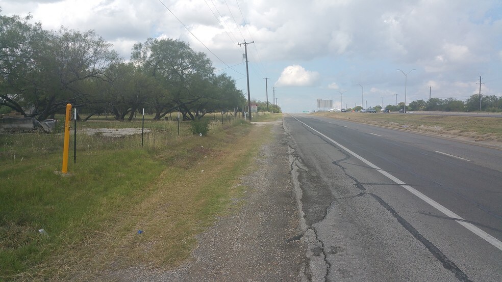 8299 SW Loop 410, San Antonio, TX à vendre - Photo du bâtiment - Image 2 de 2