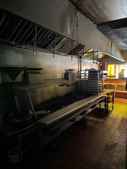 303 W 116th St, New York, NY for lease - Building Photo - Image 2 of 28