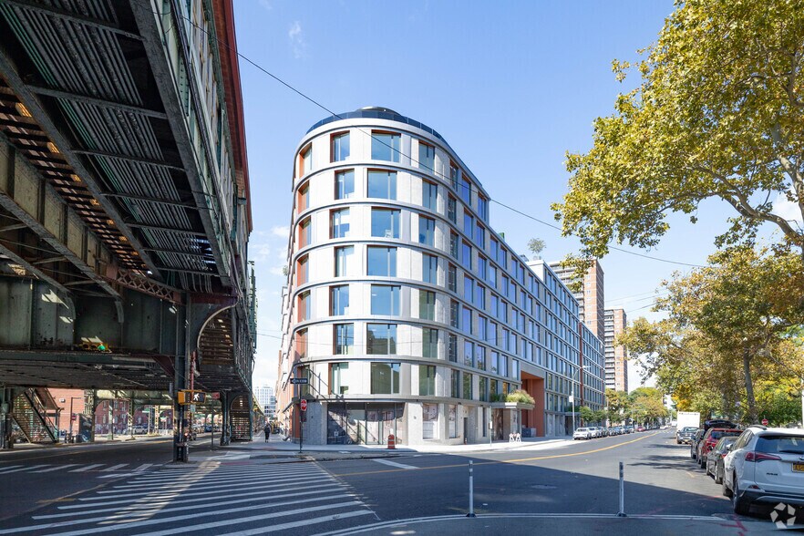 265 Lorimer St, Brooklyn, NY for lease - Primary Photo - Image 1 of 22