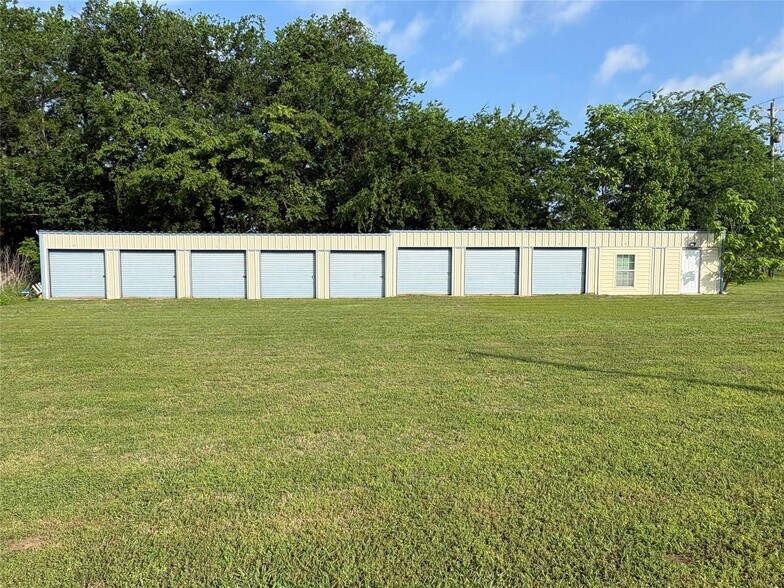 373 Industrial Blvd, Point, TX à vendre - Photo du bâtiment - Image 2 de 12