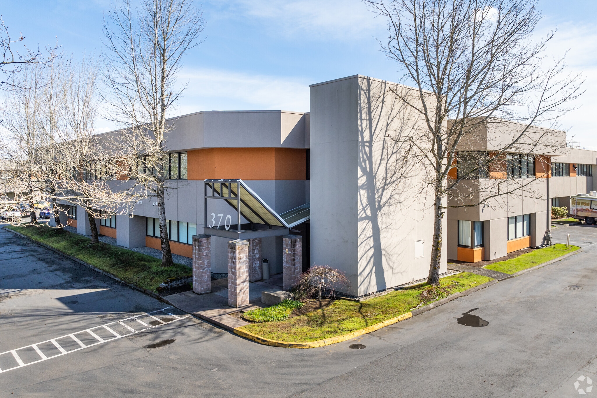 370 Corporate Dr N, Tukwila, WA for lease Primary Photo- Image 1 of 8