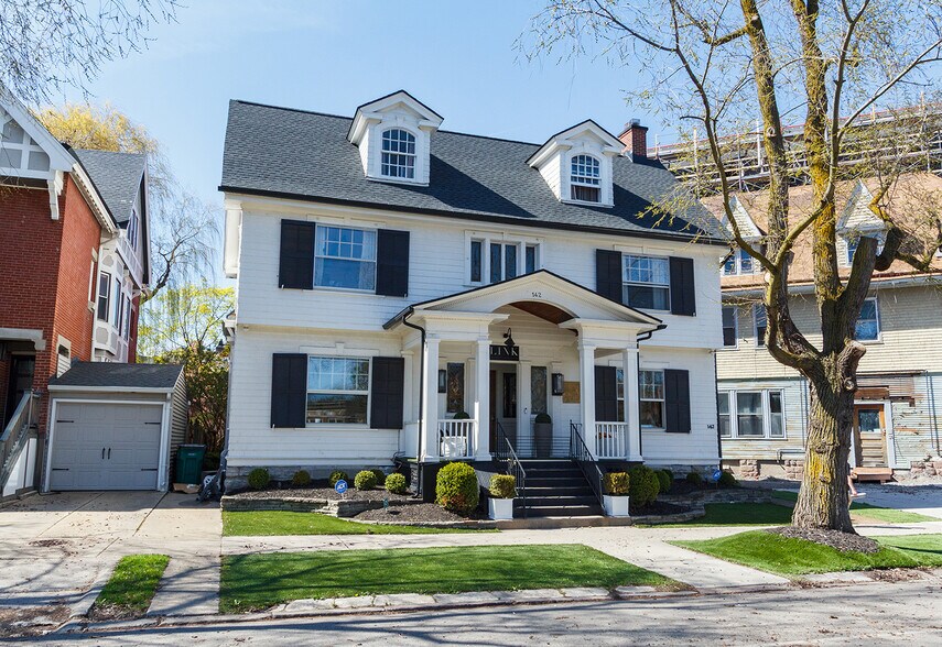 142 Bidwell Pky, Buffalo, NY for sale - Primary Photo - Image 1 of 4