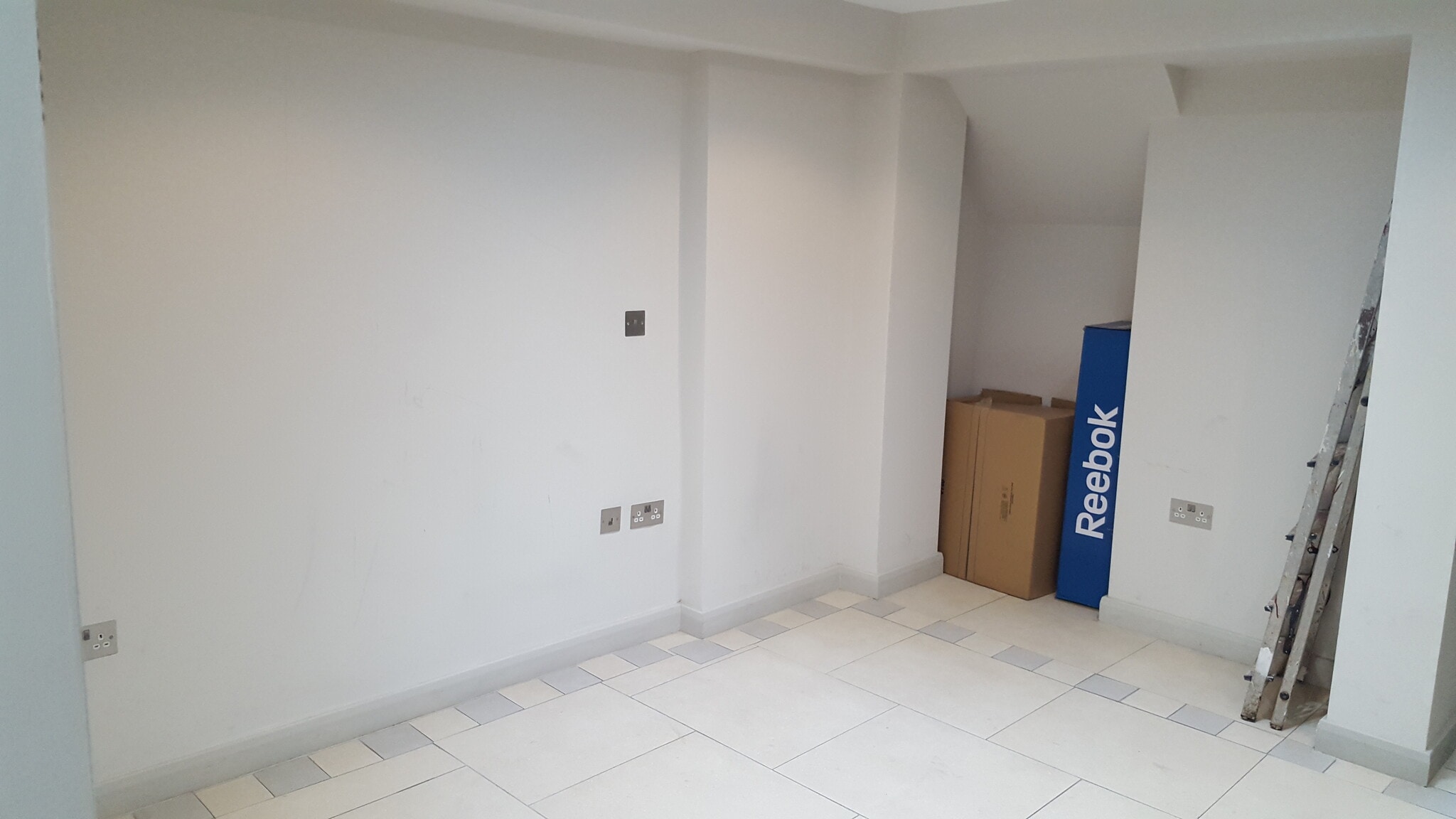 203 Kilburn High Rd, London for lease Primary Photo- Image 1 of 4