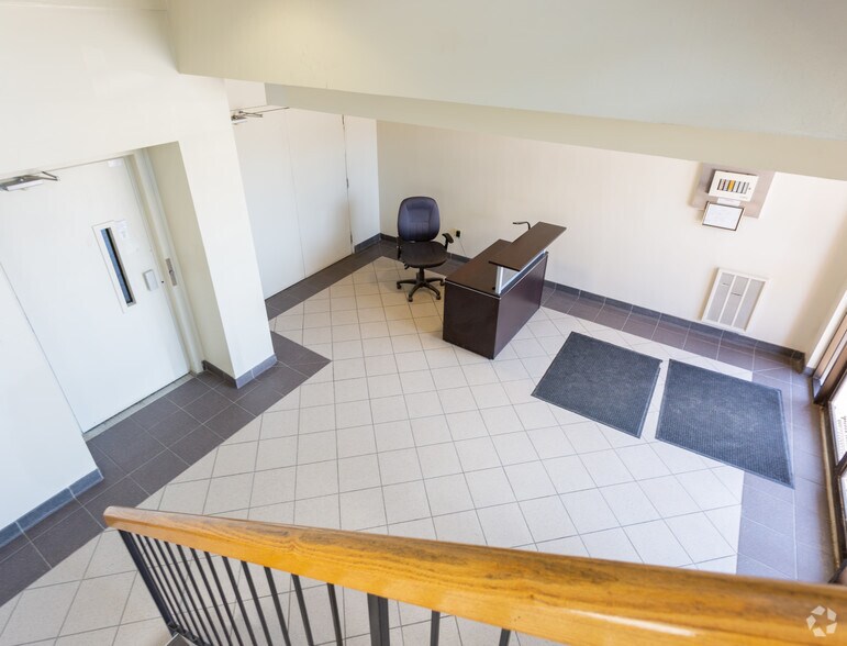 805 Manning Rd NE, Calgary, AB for lease - Lobby - Image 3 of 8
