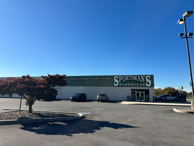 3285 Black Gap Rd, Chambersburg, PA for sale - Building Photo - Image 1 of 5