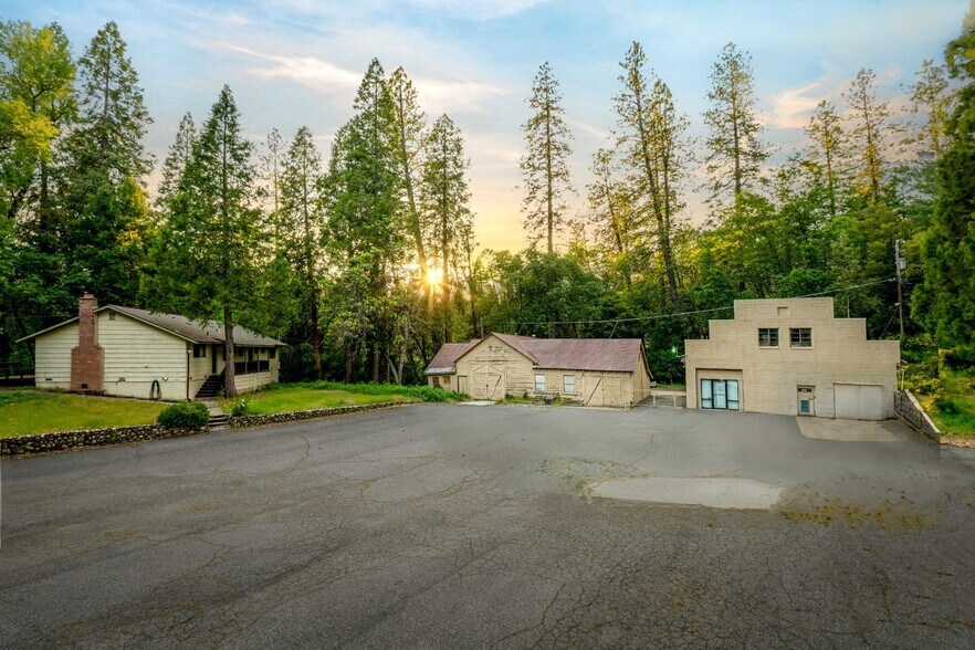 531 Uren St, Nevada City, CA à vendre - Photo du bâtiment - Image 2 de 18