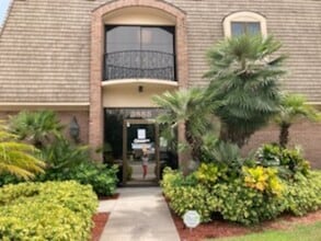 3885 20th St, Vero Beach, FL for lease Building Photo- Image 2 of 16