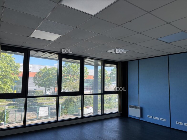 Industrial in Alfortville for lease - Interior Photo - Image 1 of 1