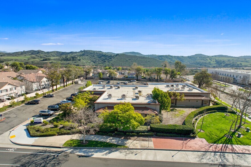 29472 Avenida de las Banderas, Rancho Santa Margarita, CA à louer - Photo du bâtiment - Image 3 de 9