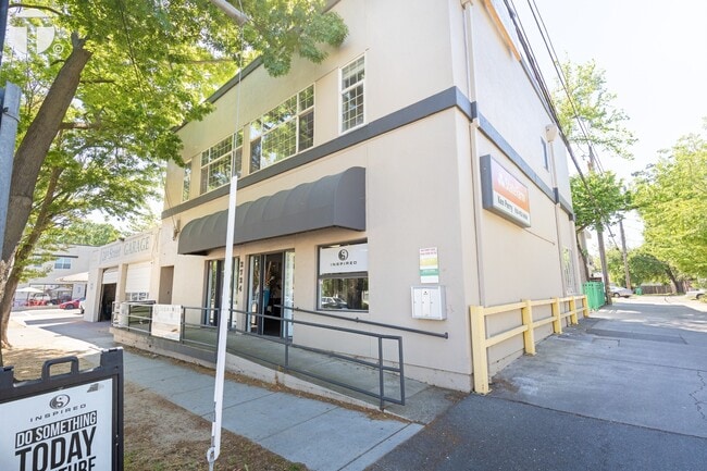 Plus de détails pour 2724 24th St, Sacramento, CA - Bureau/Commerce de détail à louer