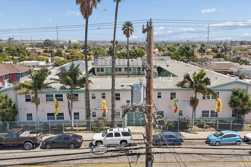 10600 S Inglewood Ave, Inglewood, CA for sale - Building Photo - Image 2 of 17