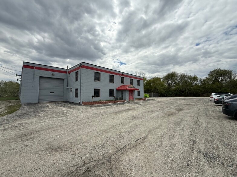 3925 E American Ave, Oak Creek, WI for sale - Building Photo - Image 3 of 9