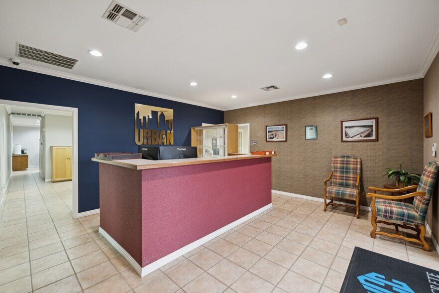 24114 Blanco Rd, San Antonio, TX à vendre - Photo du bâtiment - Image 3 de 12