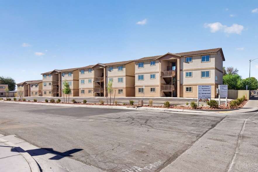 2301 Seco Adobe Cir, North Las Vegas, NV for sale - Building Photo - Image 3 of 16