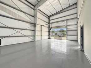 32503 Tamina Rd, Magnolia, TX for lease Interior Photo- Image 1 of 16