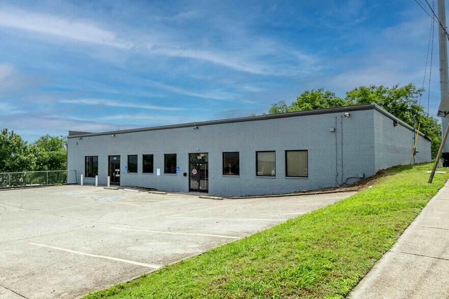 108 Madison Station Blvd, Madison, TN à vendre - Photo du bâtiment - Image 2 de 12