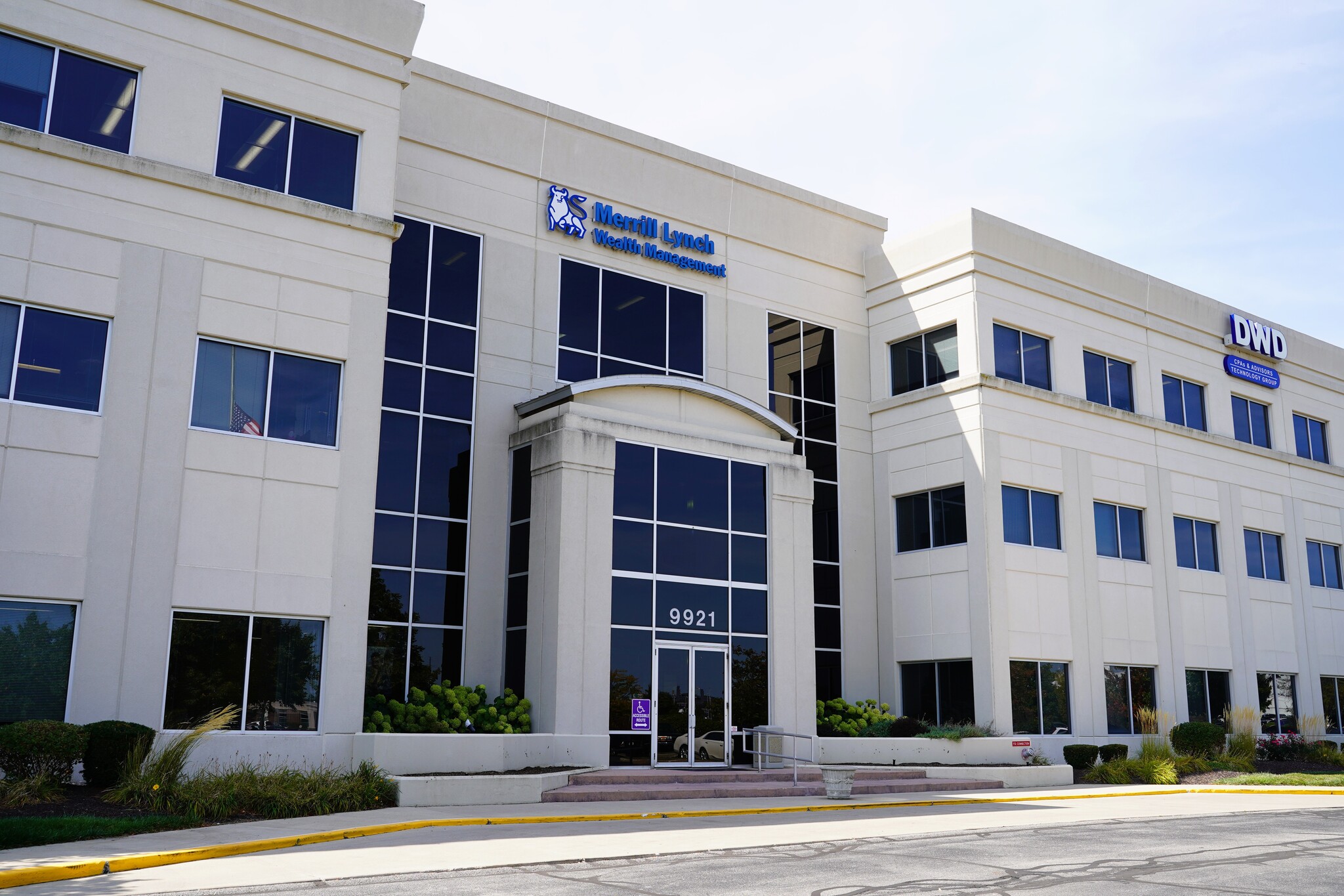 9921 Dupont Circle Dr, Fort Wayne, IN for lease Building Photo- Image 1 of 7