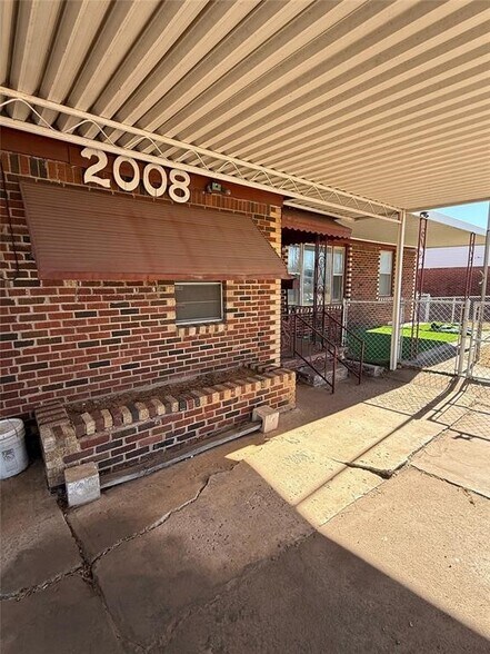 2008 NE Grand Blvd, Oklahoma City, OK à vendre - Photo du bâtiment - Image 3 de 9
