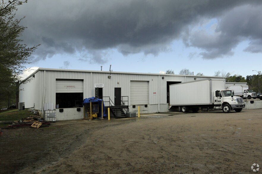 515 S New Hope Rd, Raleigh, NC à louer - Photo du bâtiment - Image 2 de 7