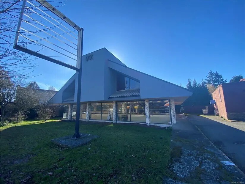 1045 Terminal Av N, Nanaimo, BC à vendre Photo du bâtiment- Image 1 de 2