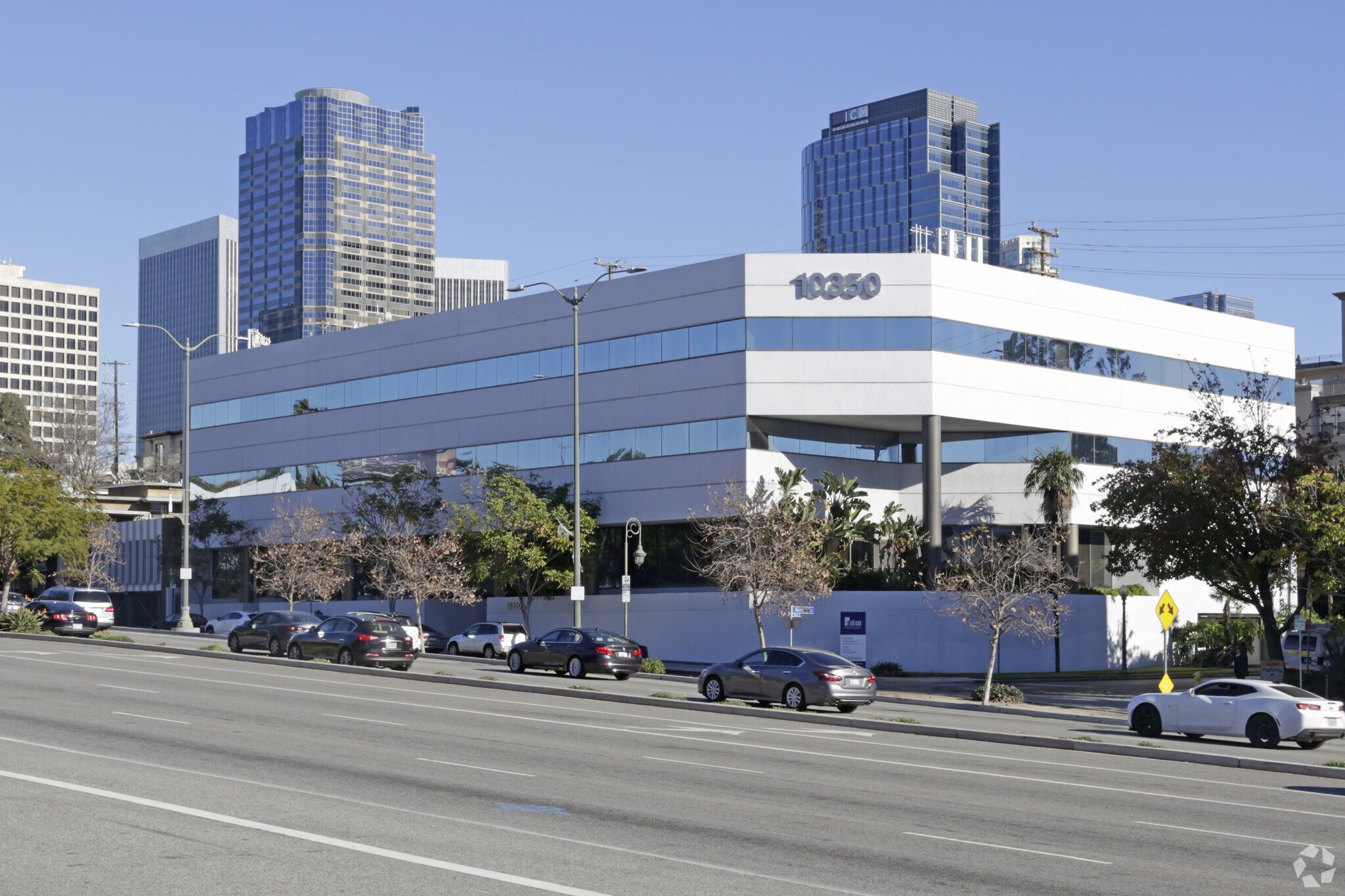 10350 Santa Monica Blvd, Los Angeles, CA à louer Photo du bâtiment- Image 1 de 22