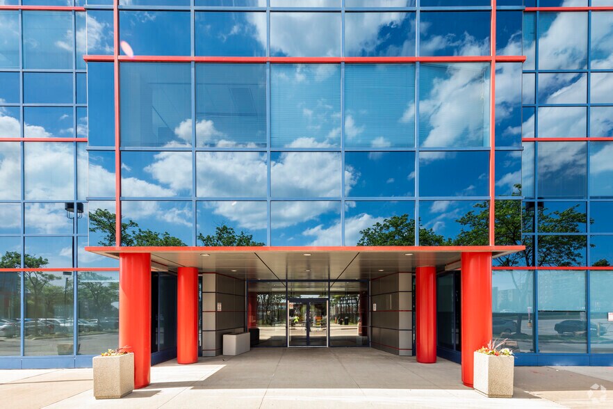 2200-2206 Eglinton Ave E, Toronto, ON à louer - Photo du bâtiment - Image 3 de 6