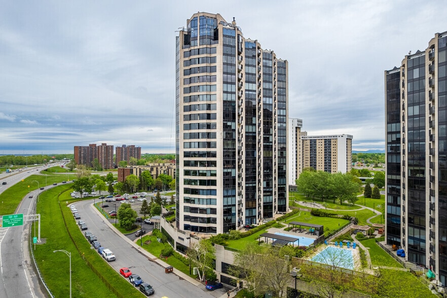 70 Rue De La Barre, Longueuil, QC à vendre - Photo du bâtiment - Image 1 de 3