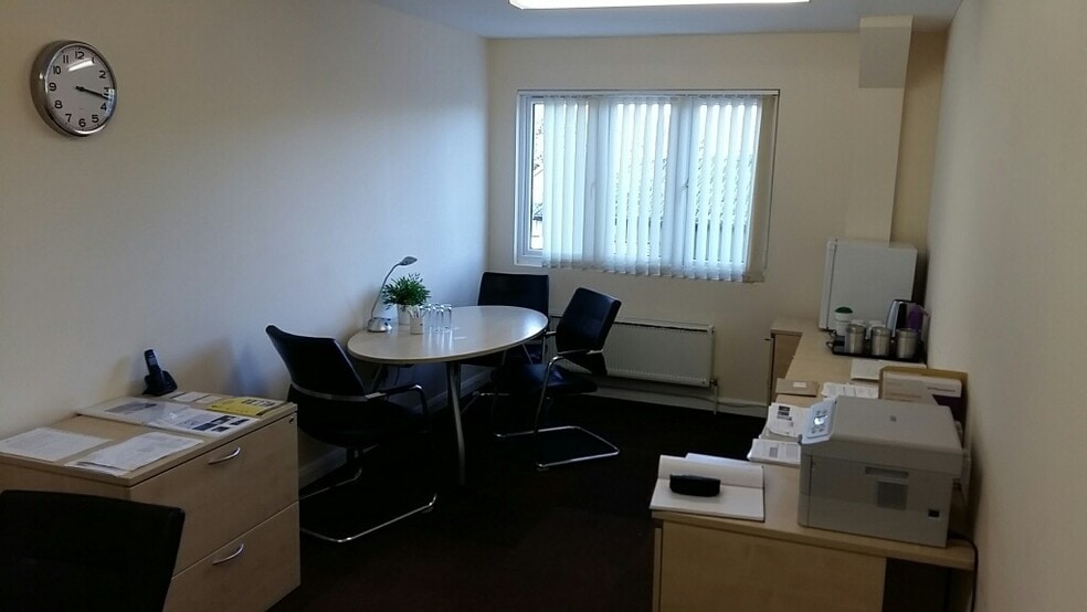 8 Butts Rd, Chiseldon for lease - Interior Photo - Image 2 of 2