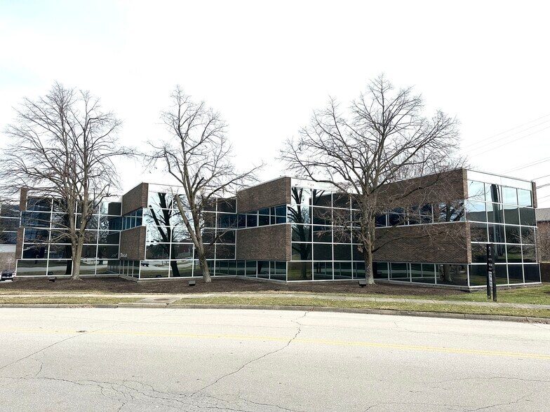 698 Perimeter Dr, Lexington, KY à louer - Photo du bâtiment - Image 2 de 13