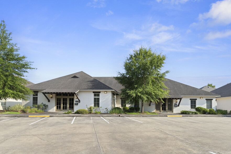 11408 N Lake Sherwood Ave, Baton Rouge, LA for sale - Building Photo - Image 1 of 25