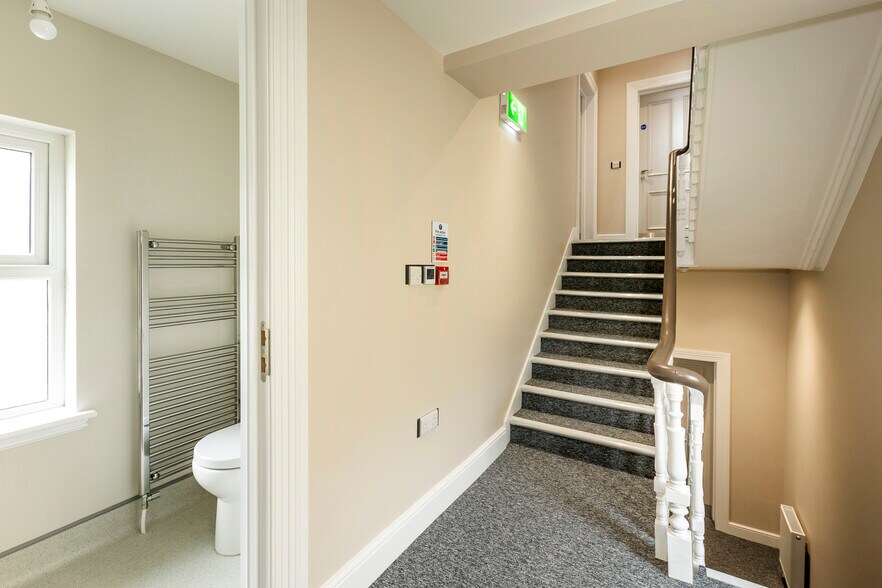 8 Elmwood Av, Belfast à louer - Photo du bâtiment - Image 3 de 10