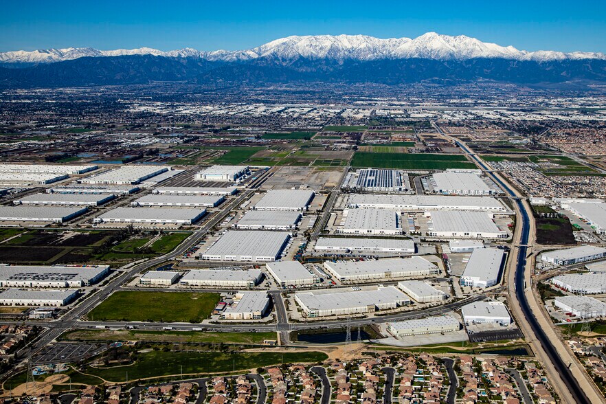 Parcel 8 Limonite Ave, Eastvale, CA à vendre - Aérien - Image 3 de 6