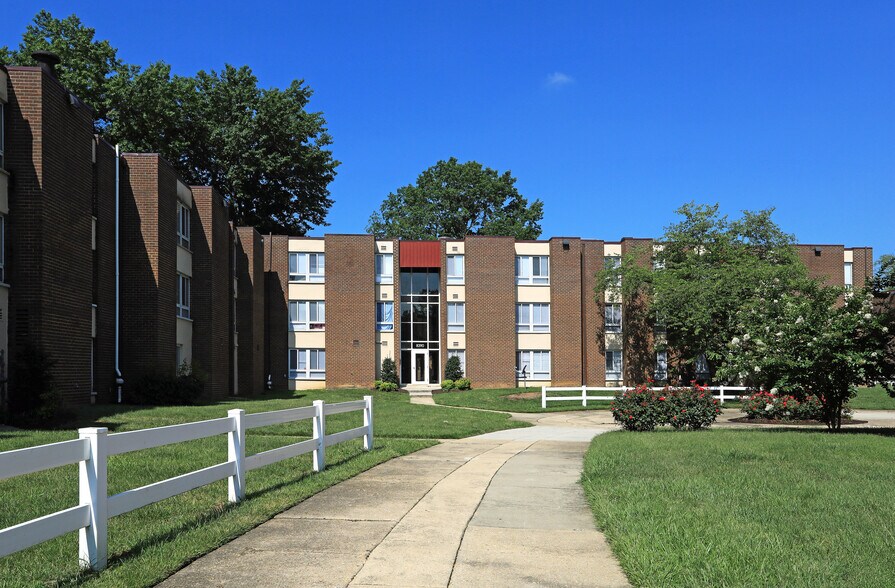 8340 Indian Head Hwy, Fort Washington, MD à vendre - Photo du bâtiment - Image 2 de 18