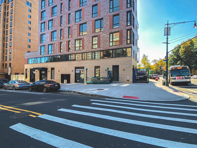 492 St. Nicholas Ave, New York, NY à louer - Photo du bâtiment - Image 3 de 4