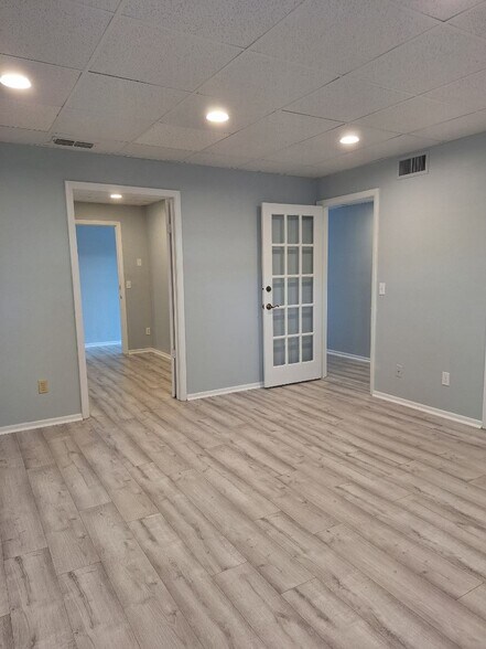 100 Larchwood Dr, Largo, FL à louer - Photo intérieure - Image 1 de 8