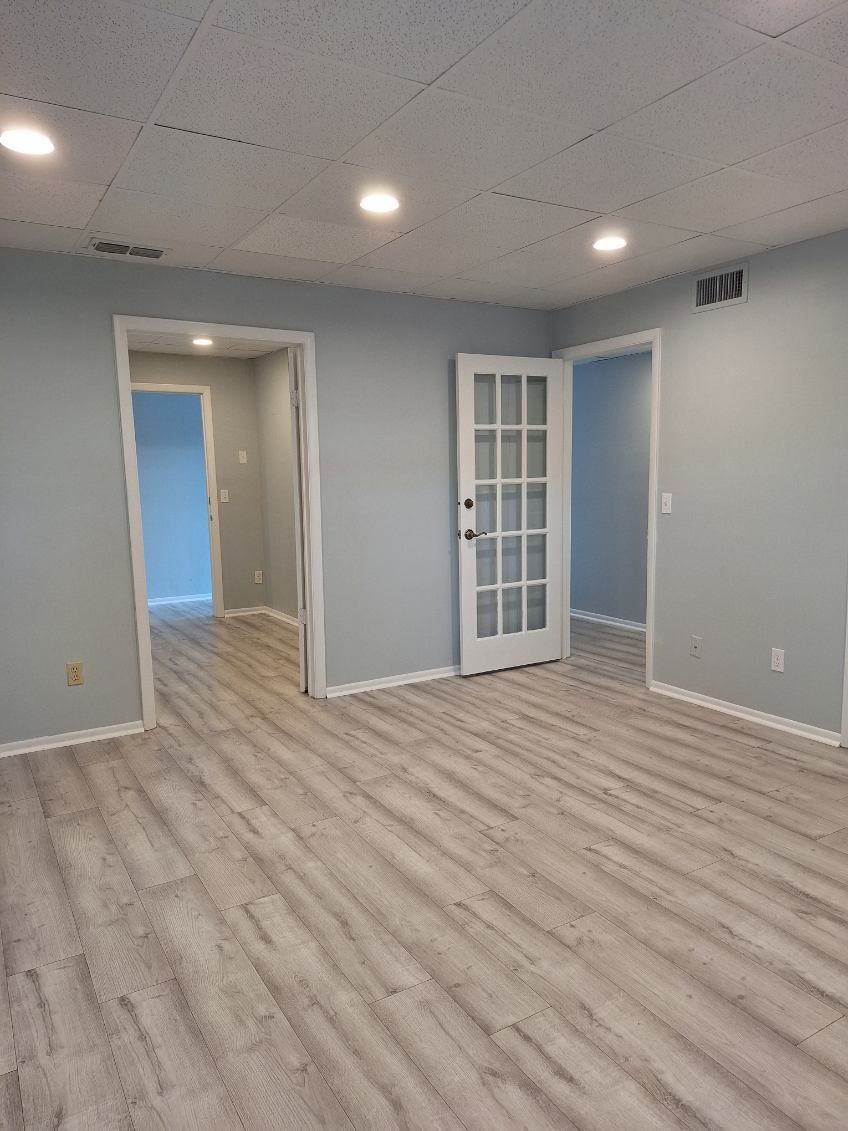 100 Larchwood Dr, Largo, FL for lease Interior Photo- Image 1 of 9