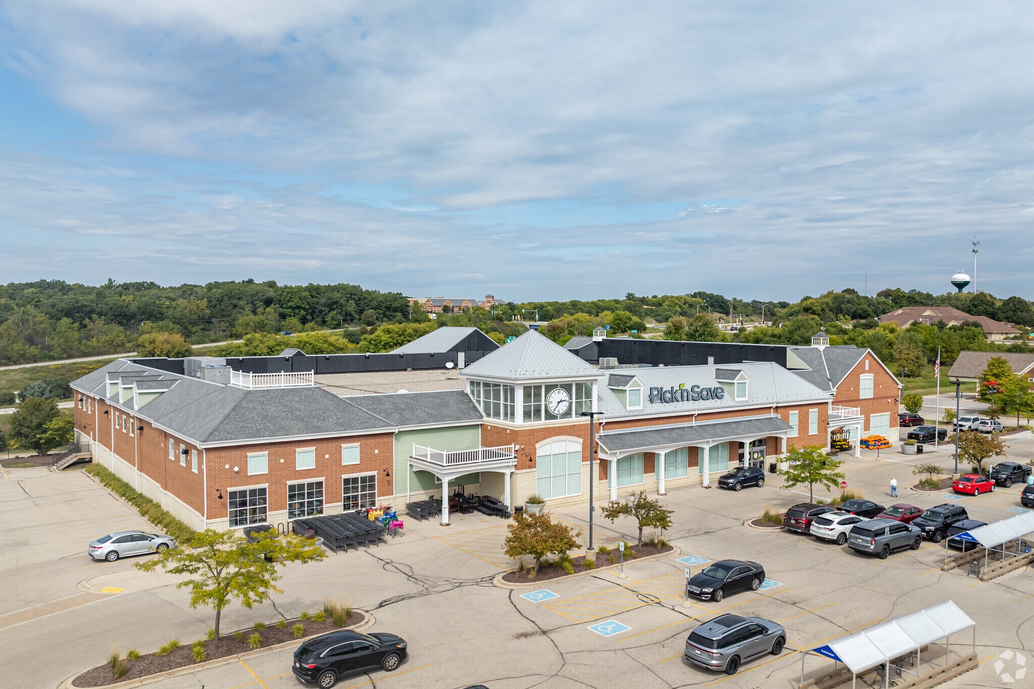 3161 Village Square Dr, Hartland, WI for sale Primary Photo- Image 1 of 6