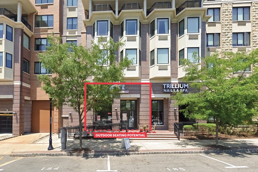 340 Old River Rd, Edgewater, NJ à louer - Photo du bâtiment - Image 2 de 10