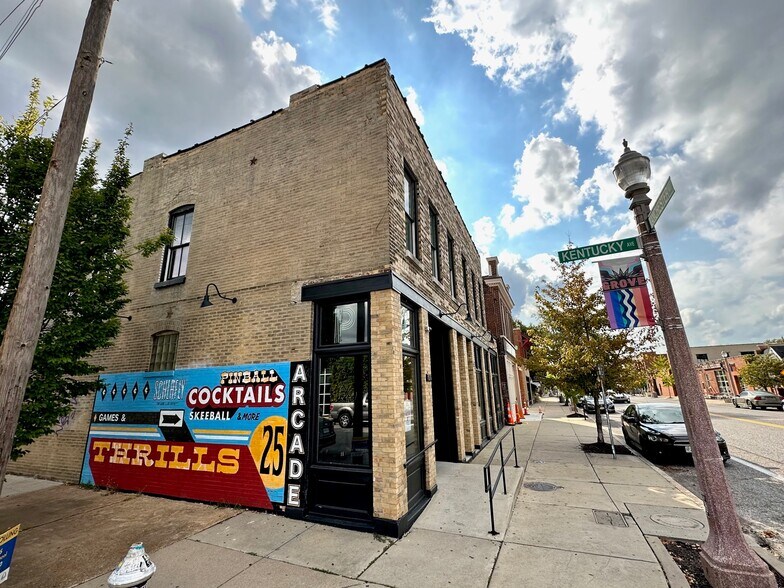 4170 Manchester Ave, Saint Louis, MO for lease - Building Photo - Image 2 of 3