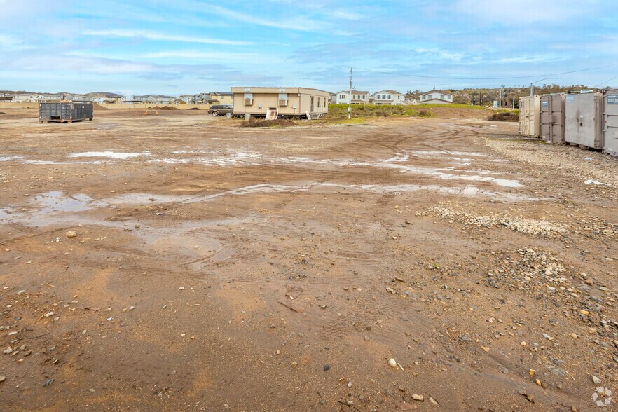 Mirar De Valle Rd, Valley Center, CA à louer - Photo du bâtiment - Image 2 de 4