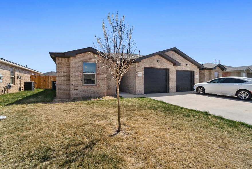 1107 Caprock - Four Duplex Portfolio portfolio of 4 properties for sale on LoopNet.ca - Building Photo - Image 3 of 24
