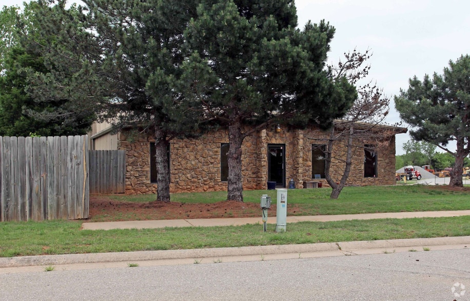 4455 Woods and Sons Ave, Edmond, OK for lease - Building Photo - Image 3 of 25