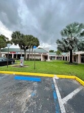 7101-7225 W Oakland Park Blvd, Lauderhill, FL à louer Photo intérieure- Image 1 de 5
