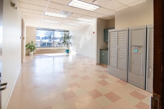 1821 Walden Office Sq, Schaumburg, IL for lease Building Photo- Image 2 of 4